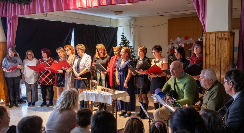 Karácsonyi csoda Tatán: minden diákotthonos gyermek ajándékot kapott