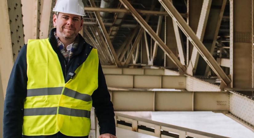 Vitézy Dávid fotókon mutatja meg, mekkora a baj Petőfi híddal