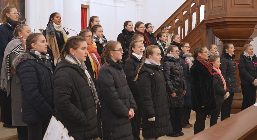 Ünnepi dallamok hangzottak fel az evangélikus templomban