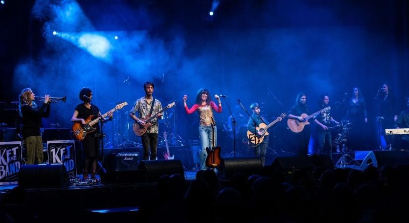 A retró dalok rajongói is elhasalnak ezen a kvízen – te tudod, ki énekelte a magyar slágereket?