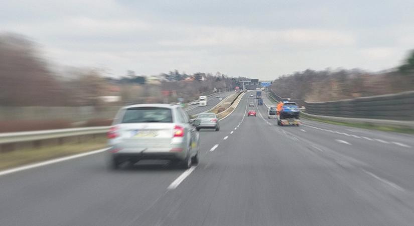 Enyhítene a tilalmon Brüsszel: az autóipar szerint ebből órási baj lehet