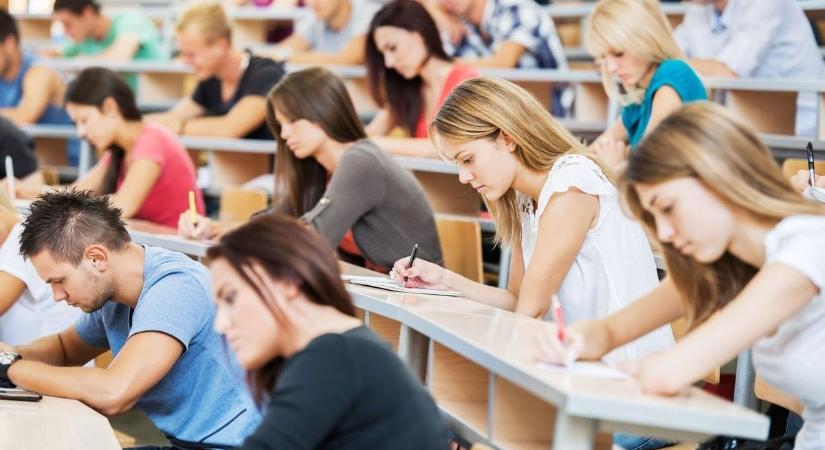 Mától lehet jelentkezni a felsőoktatási képzésekre