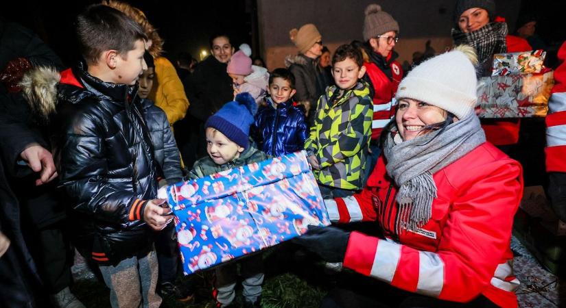 Rászoruló gyermekek álmát váltotta valóra a Vöröskereszt - XXL galéria, videó