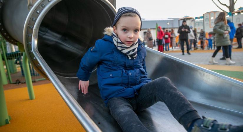 Átadták az M5-ös autópálya kunszállási csomópontját és Kecskemét legújabb játszóterét is