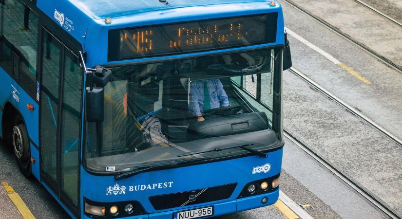 Kiborult a BKK járatán egy utas, azonnal fotózott, mások is rosszul lettek a látványtól