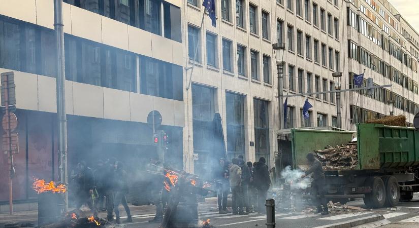 Vízágyúval oszlattak az EU-Mercosur megállapodás ellen tiltakozó brüsszeli gazdatüntetésen