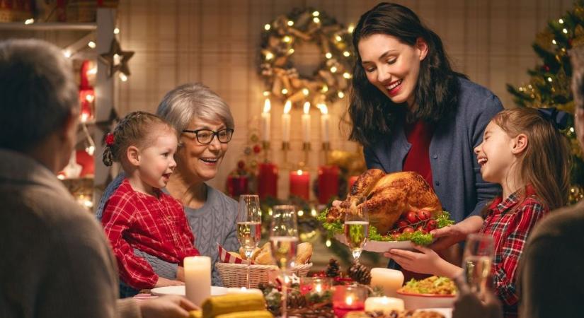 Az egyik a bejglit, a másik a halászlét hozza – mindenki valamit: így kénytelenek spórolni a családok karácsonykor