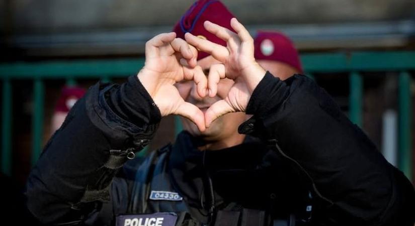 Nyergesújfalu ismert rendőrnőjéért hirdettek jótékonysági akciót