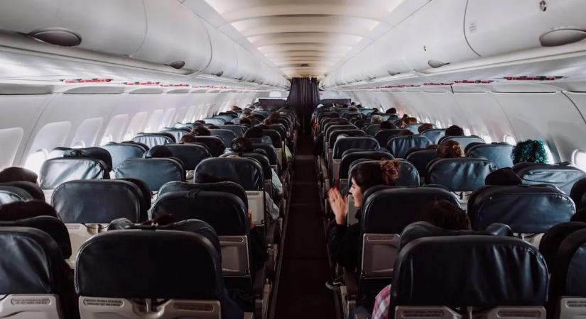 Sokan rosszul választanak helyet a repülőgépen – Erre figyeljen!