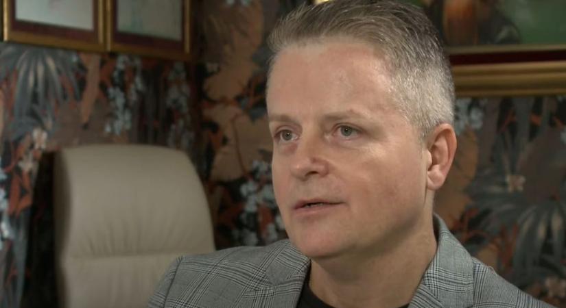 Nem fojtogatás, hanem lefogás – nyilatkozott az RTL Híradónak annak a fóti nevelőnek az ügyvédje, aki fojtogathatott egy fogyatékkal élő fiatalt