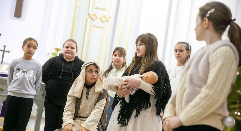 Betlehemezés az evangélikus templomban – fotók, videó