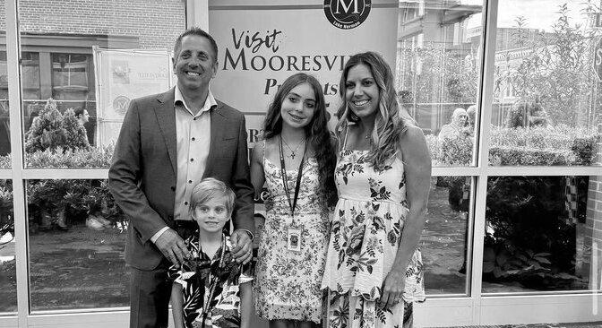 Mindig a jók mennek el: A légi katasztrófában elhunyt bajnokot és családját gyászolja a NASCAR közössége