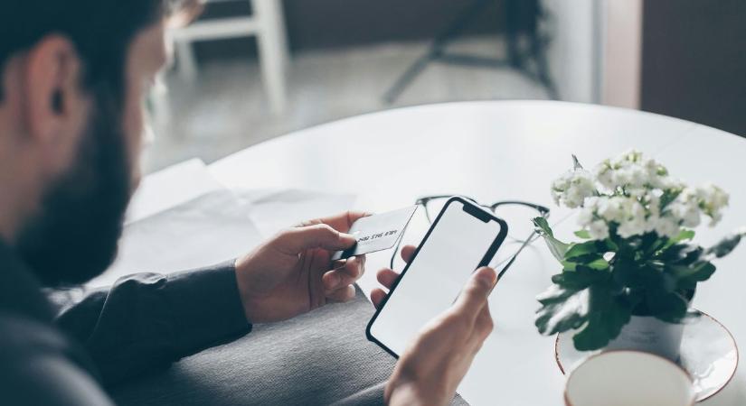 Biztonságos ünnepeket! – Így kerülhetjük el az adventi online átveréseket