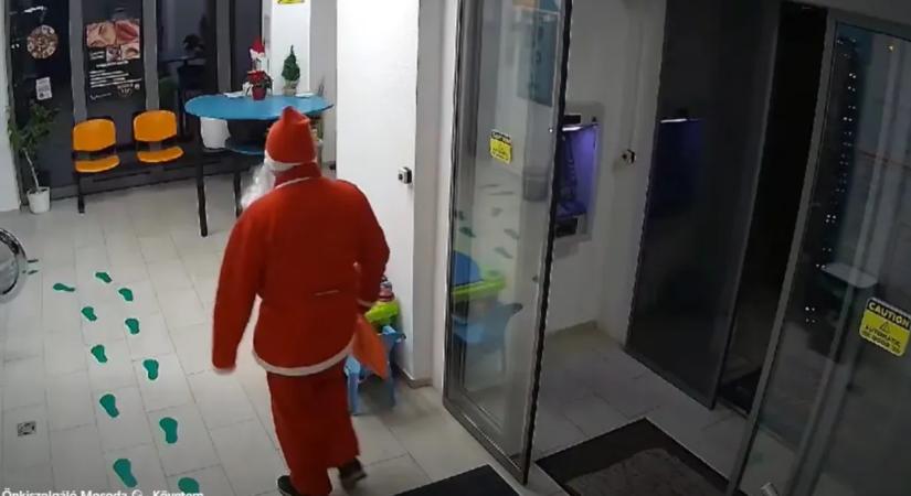 A Mikulás visszahozta a mosodába a szolnoki grincs által zsebre tett szaloncukrot