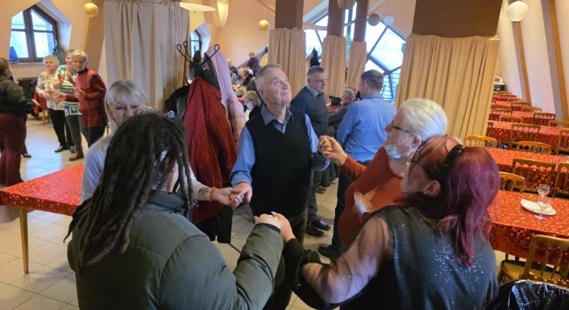 Karácsonyi ünnepséget tartott a Látássérültek Észak-alföldi Regionális Egyesülete Debrecenben