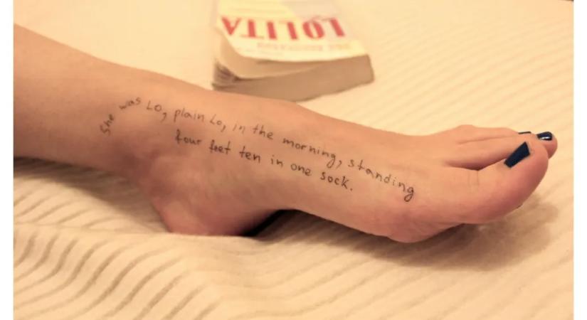 Női testrészekre írt Lolita-idézetek és útlevelek is szerepelnek a legújabb Epstein-képeken