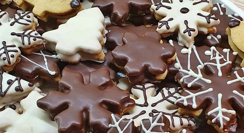 Varázslatos téli kekszek: így készíts hópelyhes és sünis mézes finomságokat otthon