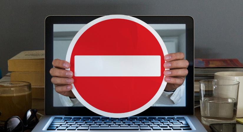 Itt a betiltott autóreklám: ezzel verte ki a biztosítékot – videó