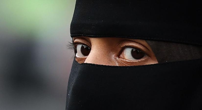 Angliában hamarosan büntethetik az iszlám kritikáját