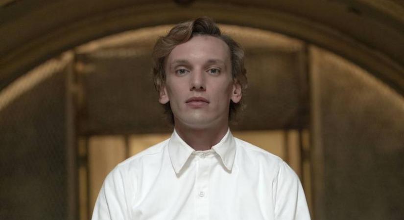 A Stranger Things Vecnája ezzel a dögös nővel jár: Jamie Campbell Bower pár hónapja vállalta fel szerelmét