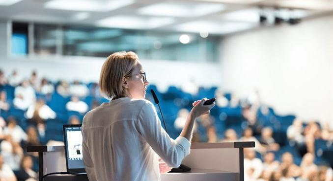 „Nem véletlenül hasonlítják lassan forduló óceánjáró hajóhoz az oktatáspolitikát”