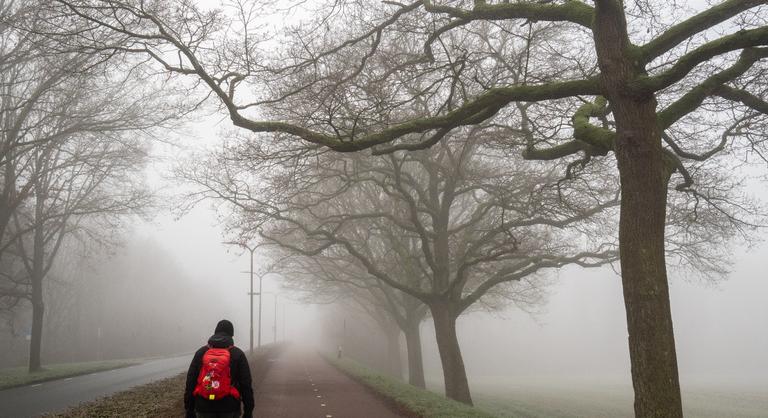 Marad a ködös idő pénteken is, kiadták a figyelmeztetést