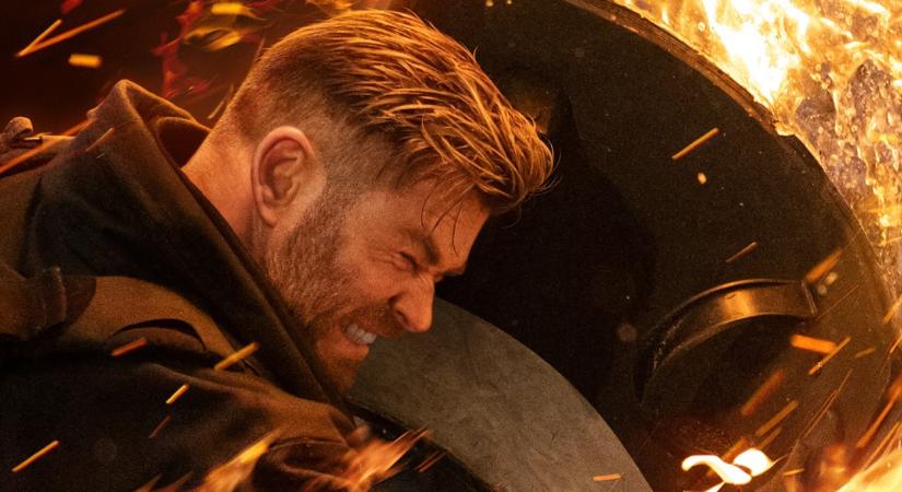 Netflix: Végre itt az első kulisszák mögötti fotó a ‘Tyler Rake’-sorozat világsztárjáról!