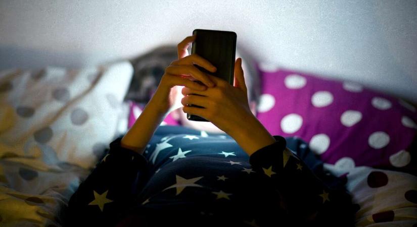 Közösségi média a gyerekszobákban: meddig engedjük még be? – Egy pszichológus gondolatai a szabályozásról