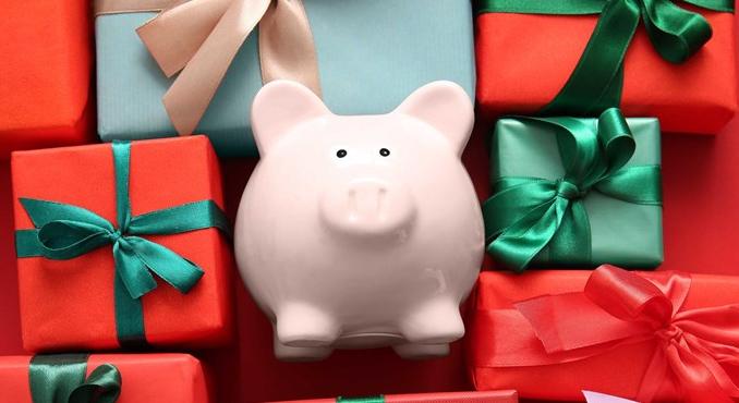 A szerencsésebb pedagógusok Mága Zoltán koncertjegyet is kaphattak a karácsonyi jutalom mellé