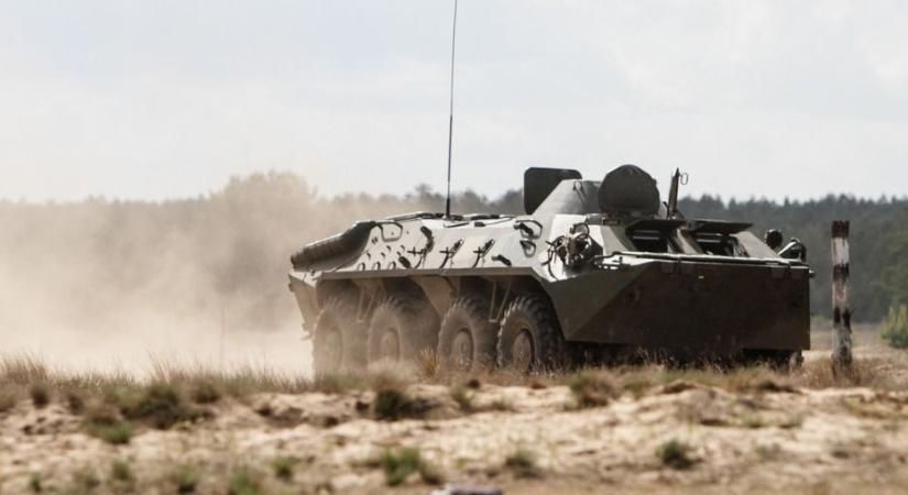 Hadházy szerint nem 26, hanem 66 BTR harcjárművet adott át a kormány Szerbiának