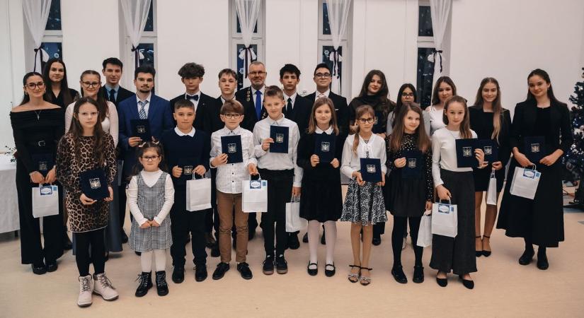 A város jövőjét építő fiatalokat jutalmazták Bátaszéken – íme a névsor!