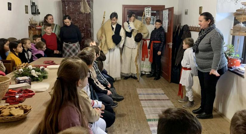 Karácsonyváró foglalkozás a Nagyberegi Tájházban