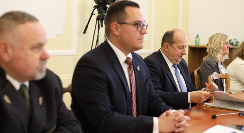 Döntött a testület: 2026-ban sem lesz garázsadó Komáromban