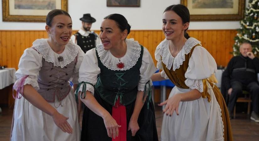 A nemzetiségek együtt írják a város történetét - nemzetiségek napja Oroszlányban