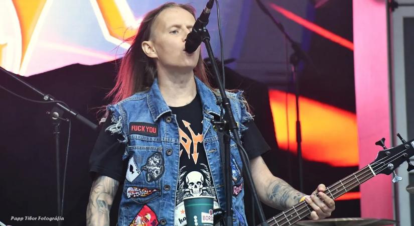 A halál torkából tért vissza a magyar énekes: most ismét kórházba került