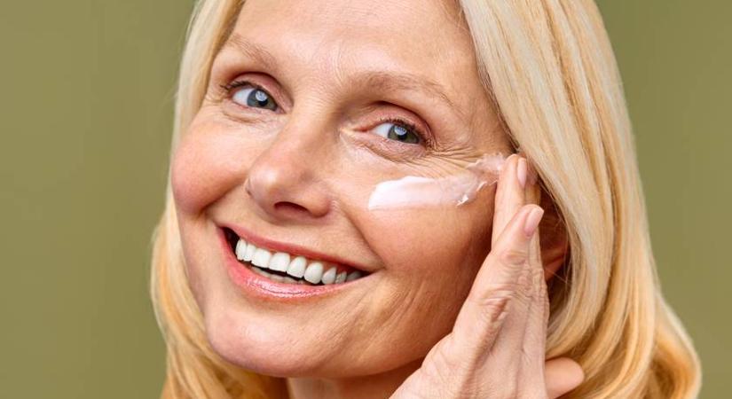 2 hét után simább, egységesebb bőr: kipróbáltuk a L’Oréal Paris Age Perfect arckrém új formuláját