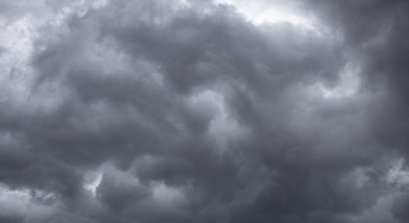 Kiadták az elsőfokú riasztást erre az öt vármegyére pénteken: kíméletlen időjárás közeledik