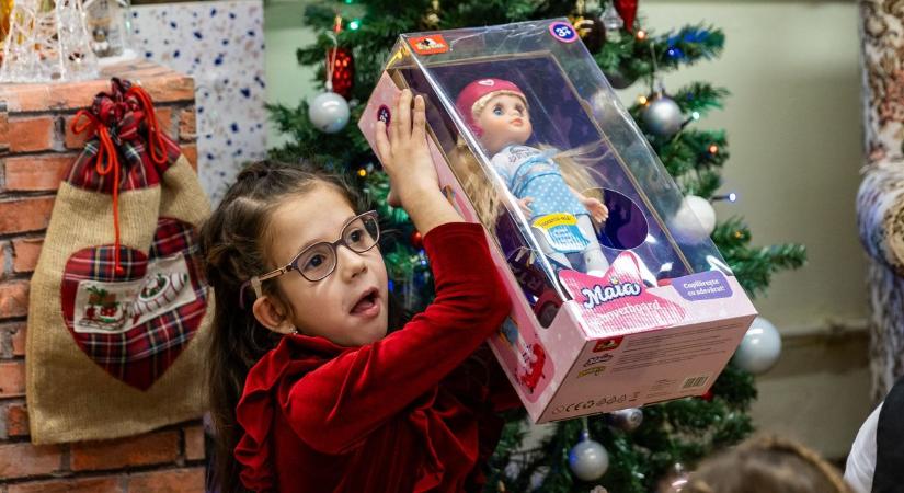 Őszinte gyermeki öröm: fantasztikus ajándékokat kaptak az elsősök!