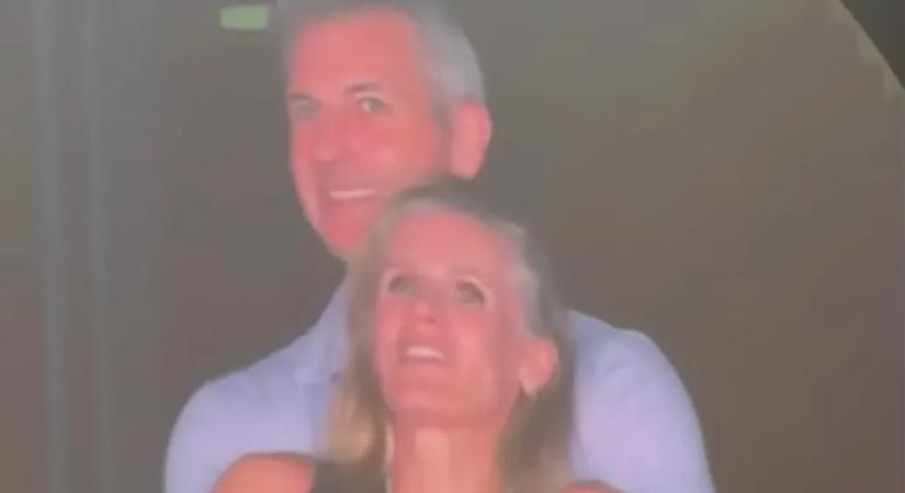 Megszólalt a csókkamera-botrányban szereplő nő