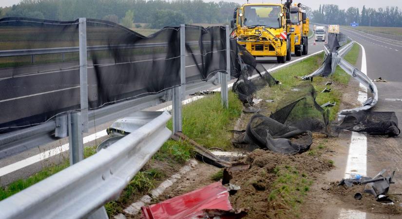 Baleset az M7-esen: óriási szerencséje volt a sofőrnek