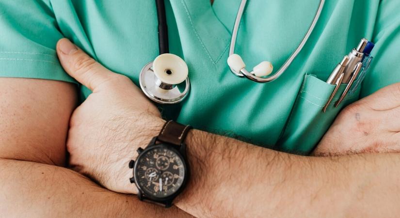 Történelmi döntés: Mostantól a gyógyszerész is írhat fel receptet? Óriási változás jön a magyar patikákban