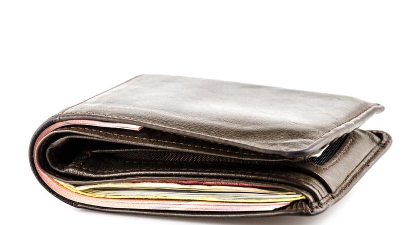 700 ezer forinthoz közelít az átlagbér