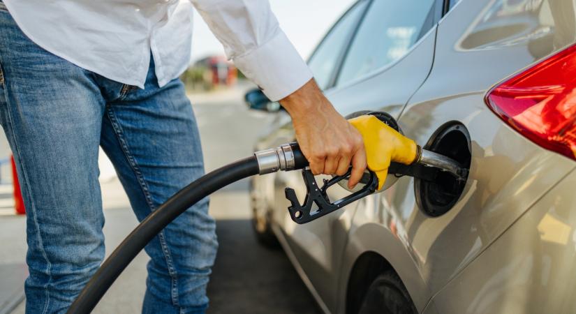 Újabb érezhető árcsökkenés jön a hazai kutakon