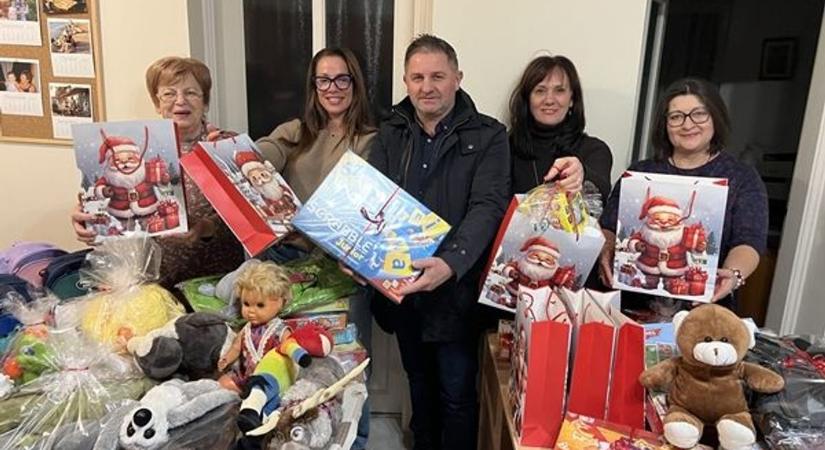 Hatvan gyerek karácsonyát tették szebbé ebben a városban