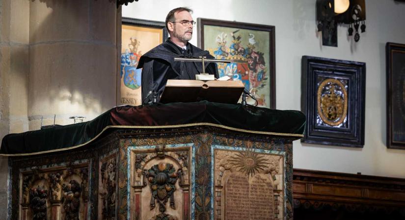 Dr. Kolumbán Vilmos József püspök: Dicsőség a magasságban – a karácsony igazi arca