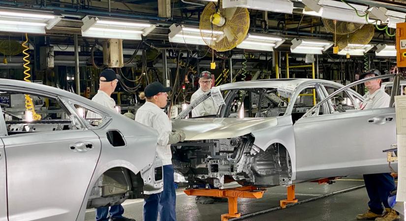 Akkora a chiphiny az autiparban, hogy a Honda sznetelteti a gyrtst