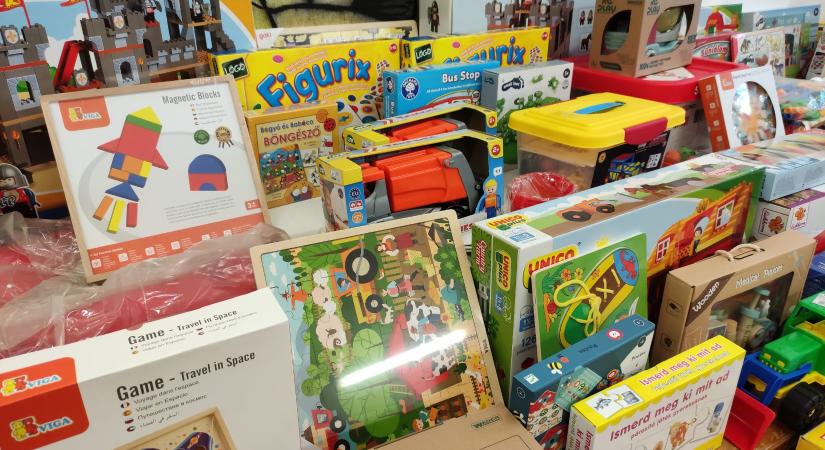 Karácsonyi ajándékosztás Vásárhelyen, Batidán, Kútvölgyön és Szikáncson