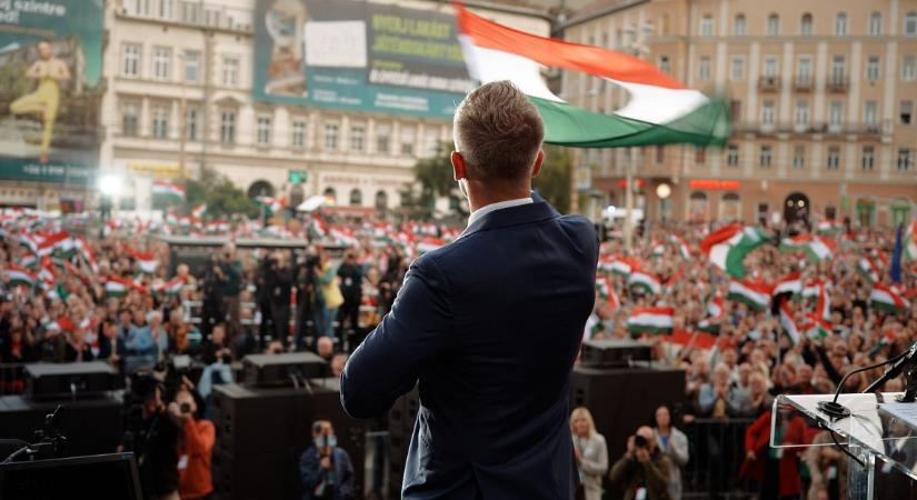 Az ország nyolc régiójából hatban Magyar Péterék vezetnek, már csak kettőben őrzi fölényét a Fidesz