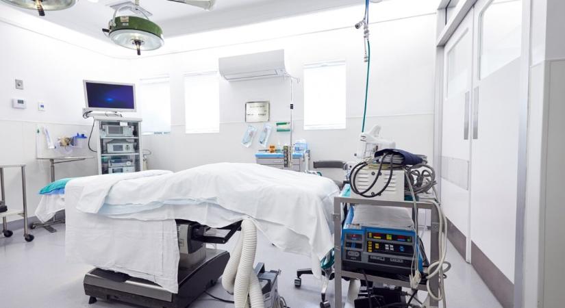 Három szívleállás után halt meg egy kétgyermekes anya a plasztikai műtétet követően