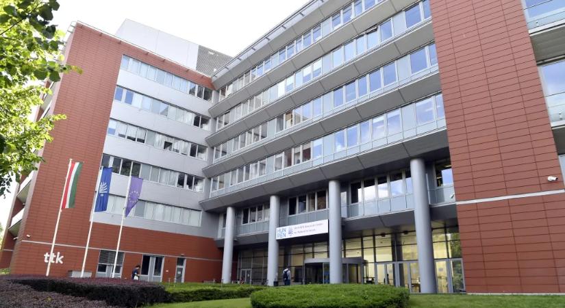 HVG: vezetők távoztak a HUN-REN-től miután kiderült, hogy havonta több mint 9 millió forintot keresnek a feletteseik